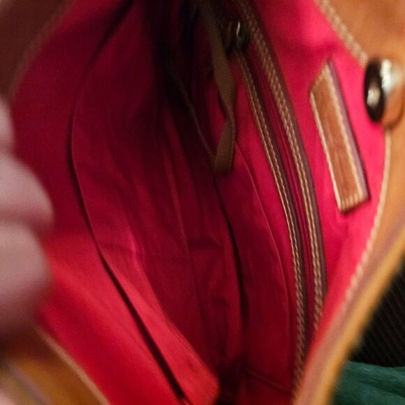 Dooney and Bourke tan pebbled leather bag. - Picture 5 of 10